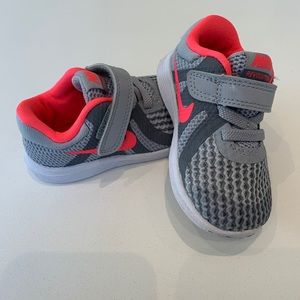 Girls Nike Sneakers. Size 4